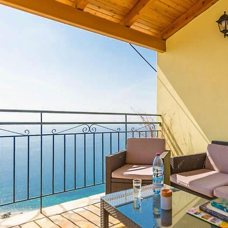 Villa Aris 기마리 외부 사진